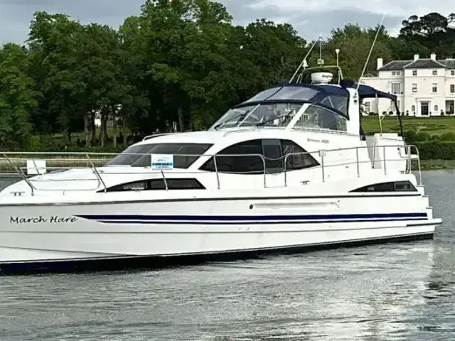 Broom Boats 425