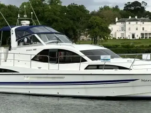 Broom Boats 425