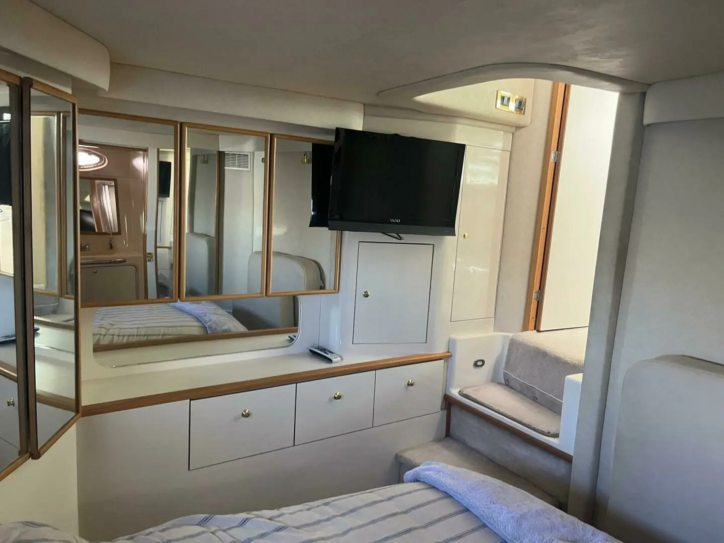 1997 Sea Ray 420 aft cabin