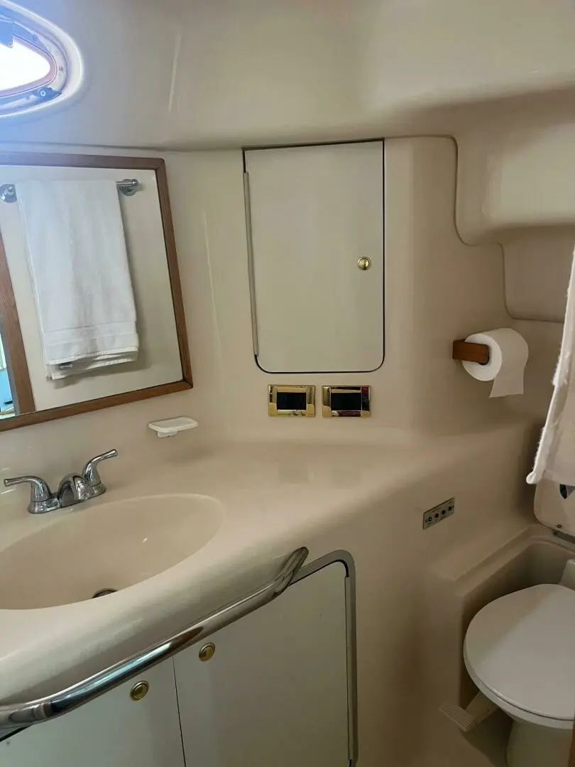 1997 Sea Ray 420 aft cabin