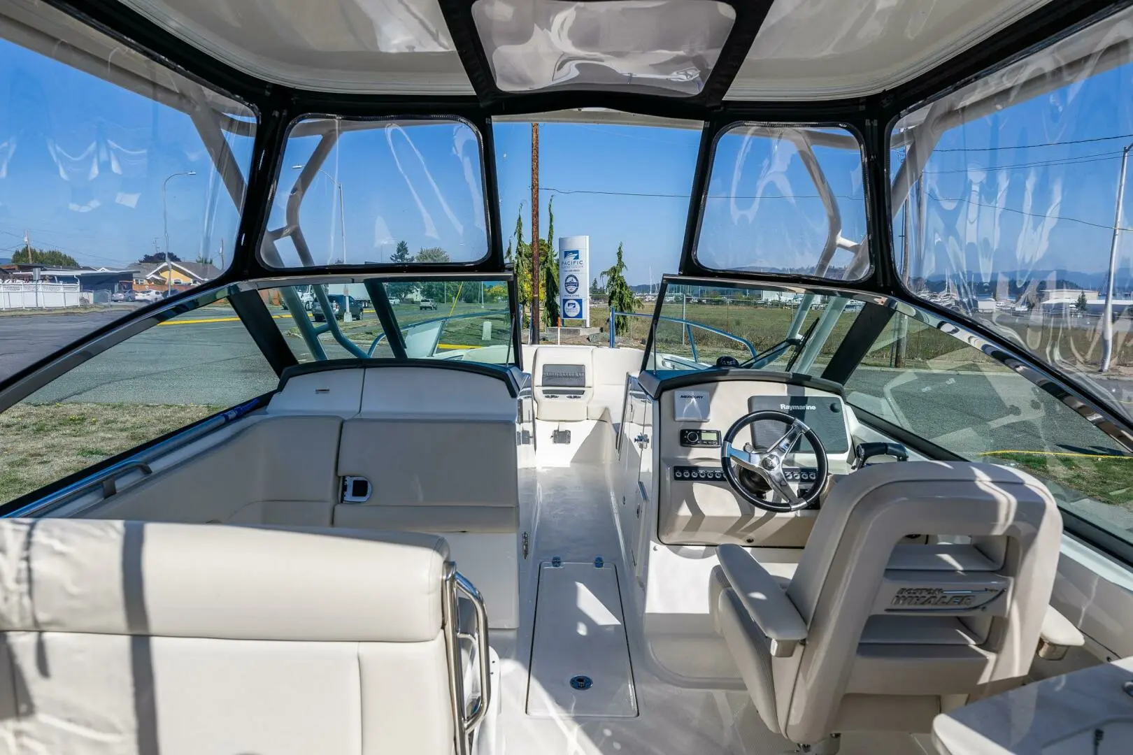 2015 Boston Whaler 270 vantage