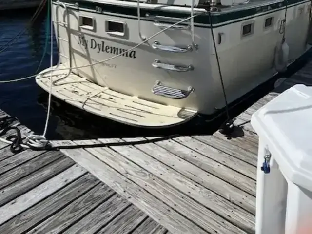 Hatteras Double Cabin Motor Yacht