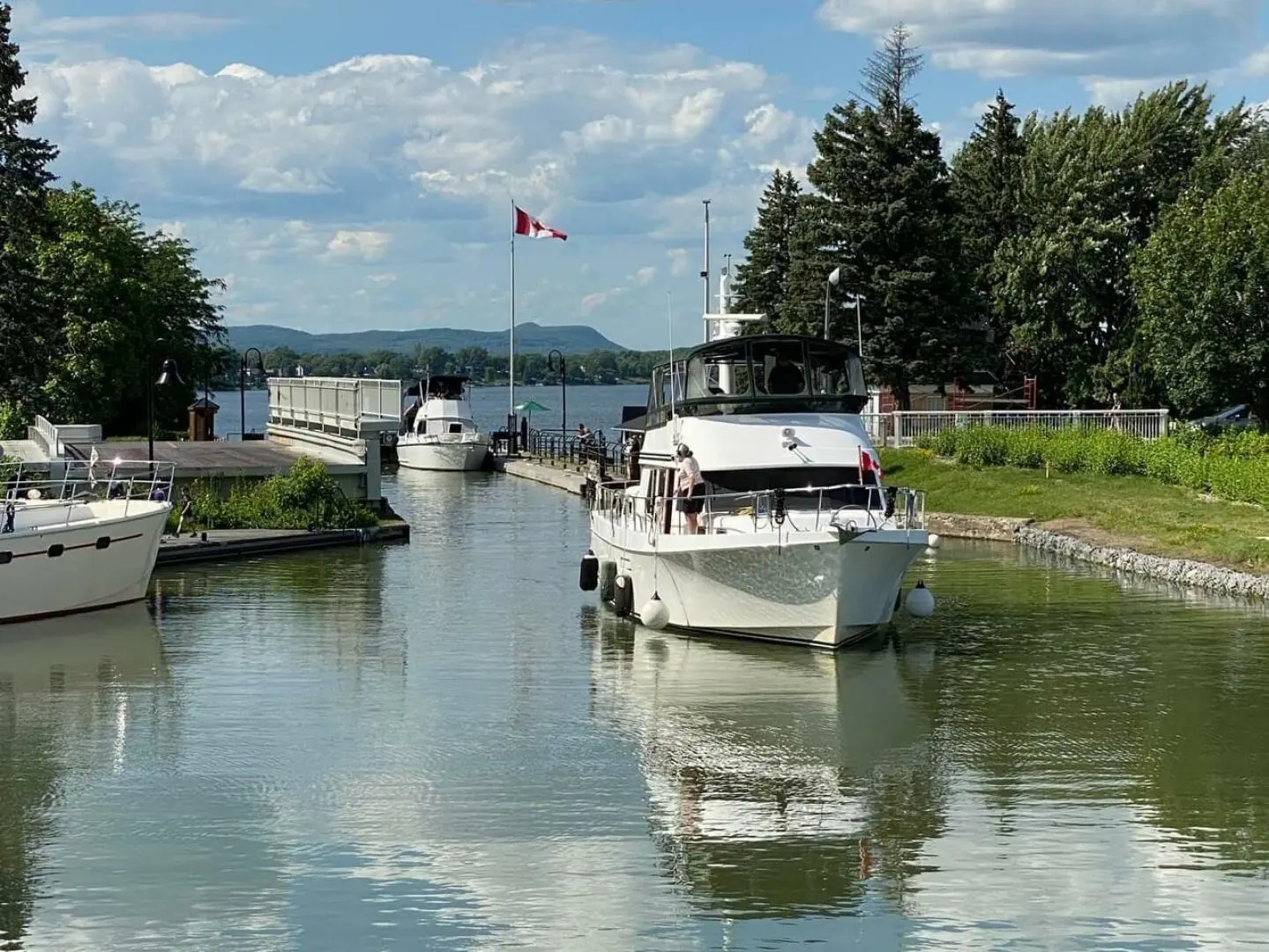 2000 Mainship 430 trawler