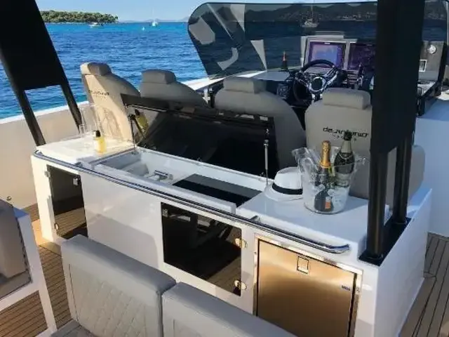 De Antonio Yachts D42