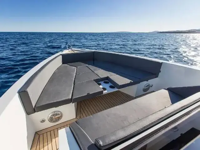 De Antonio Yachts D34 Open