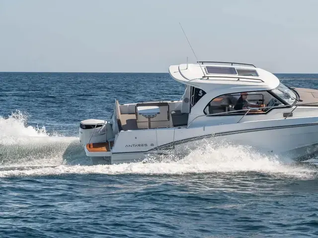 Beneteau Antares 8