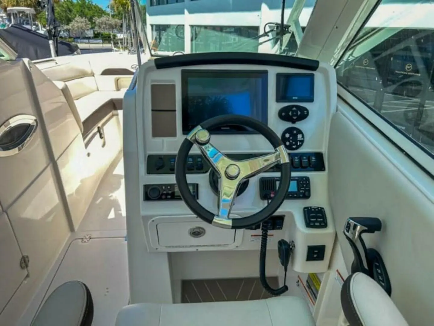 2023 Sailfish 245 dc