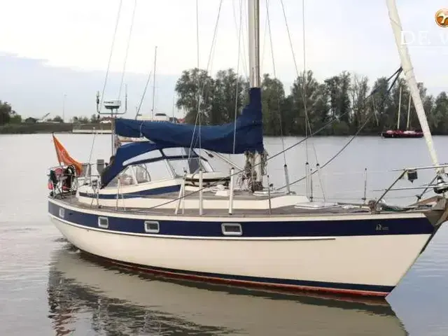 Hallberg-Rassy 352