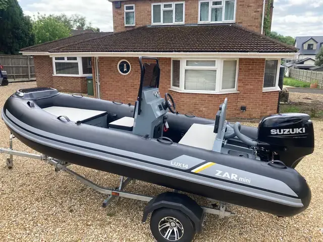 Zar Mini Boats LUX 14 4.2m + Suzuki DF60 + Extreme Trailer