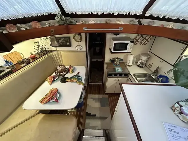 Matthews 42 Double Cabin