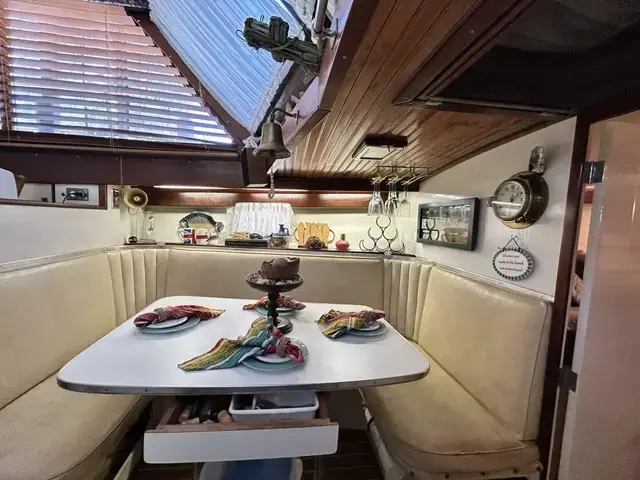 Matthews 42 Double Cabin