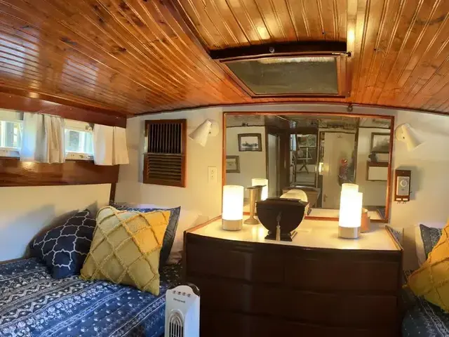 Matthews 42 Double Cabin