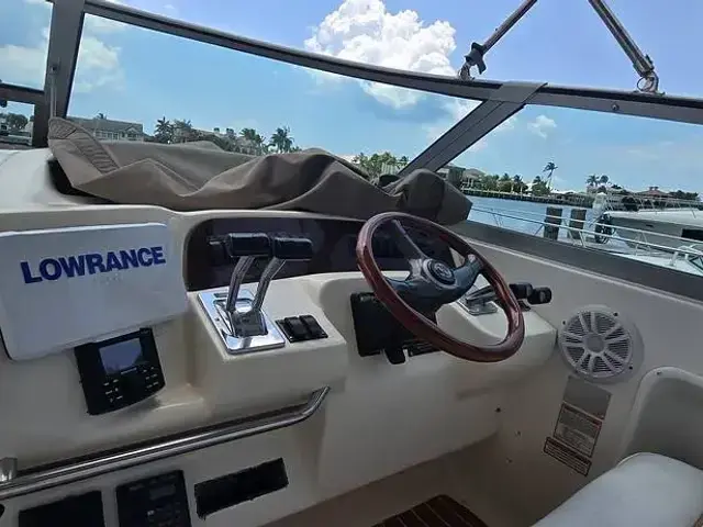 Sea Ray 330 Sundancer