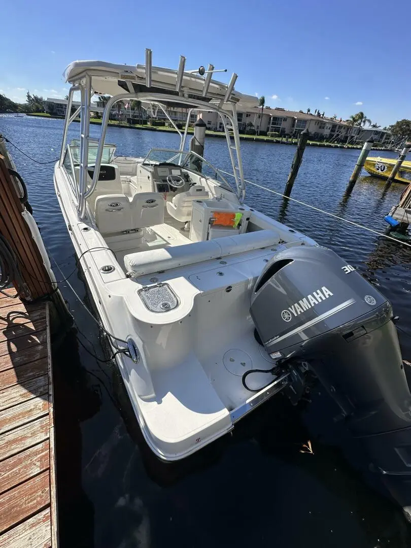 2015 Robalo r247 dc