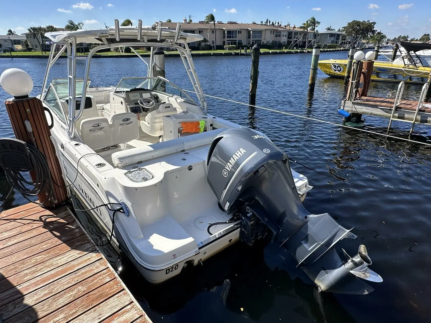 2015 Robalo r247 dc