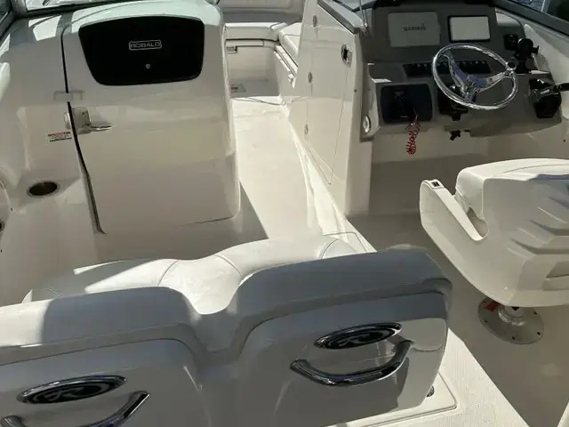 Robalo R247 DC