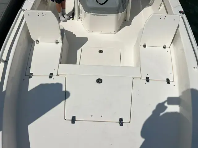 Pathfinder Boats 2600 TRS