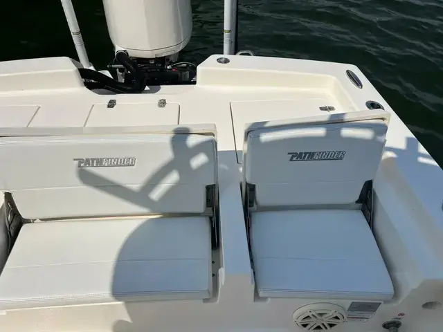 Pathfinder Boats 2600 TRS