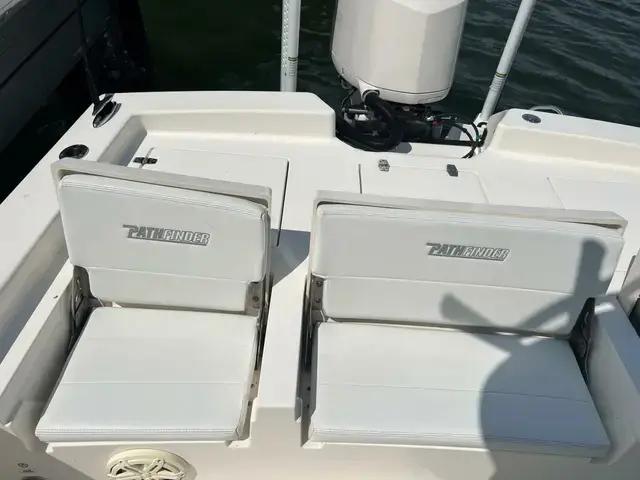 Pathfinder Boats 2600 TRS