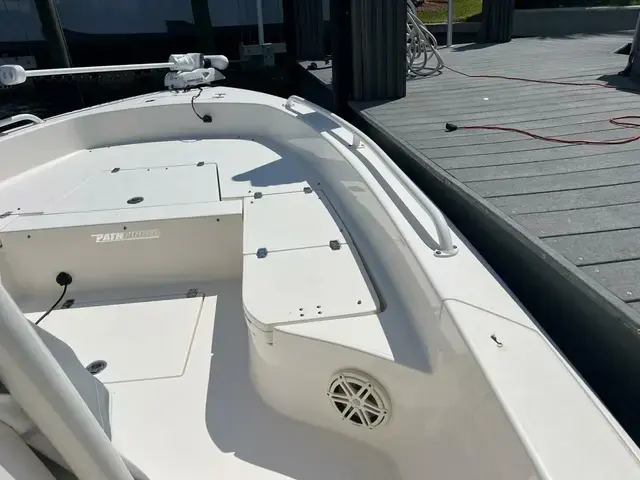 Pathfinder Boats 2600 TRS