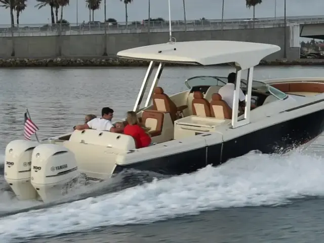 Chris-Craft Calypso 30