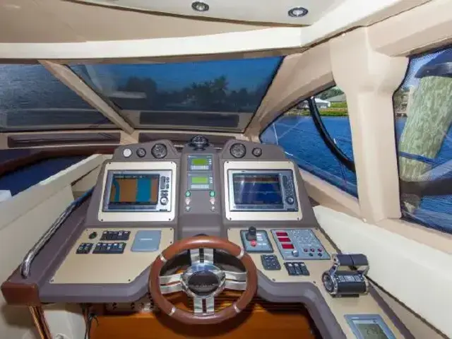 Azimut Flybridge Collection 53