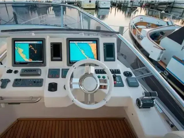 Azimut Flybridge 70