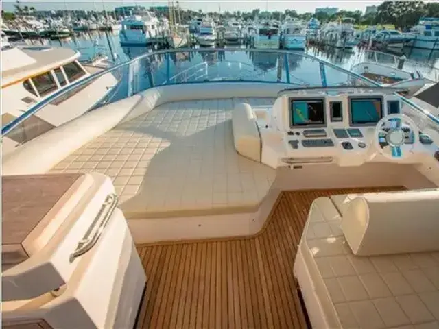 Azimut Flybridge 70