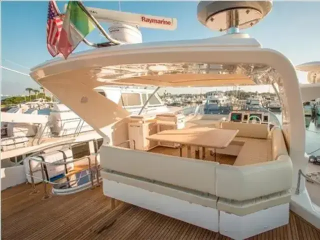 Azimut Flybridge 70