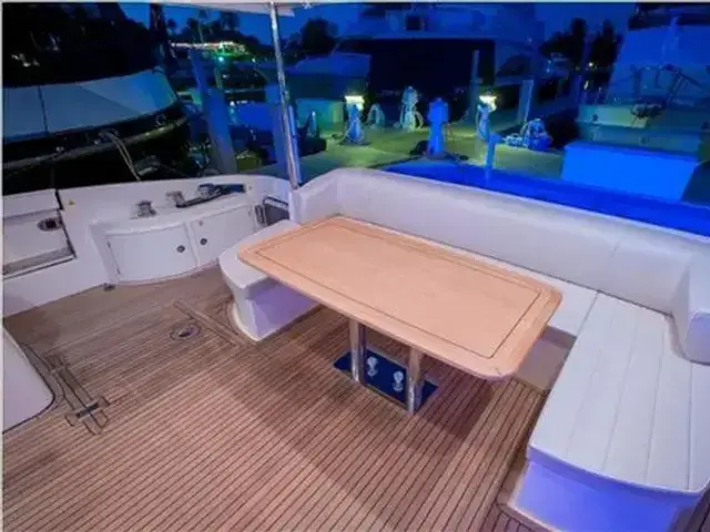 Azimut Flybridge 70