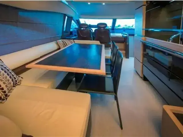 Azimut Flybridge 70