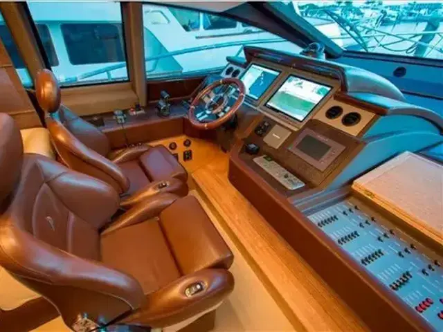 Azimut Flybridge 70