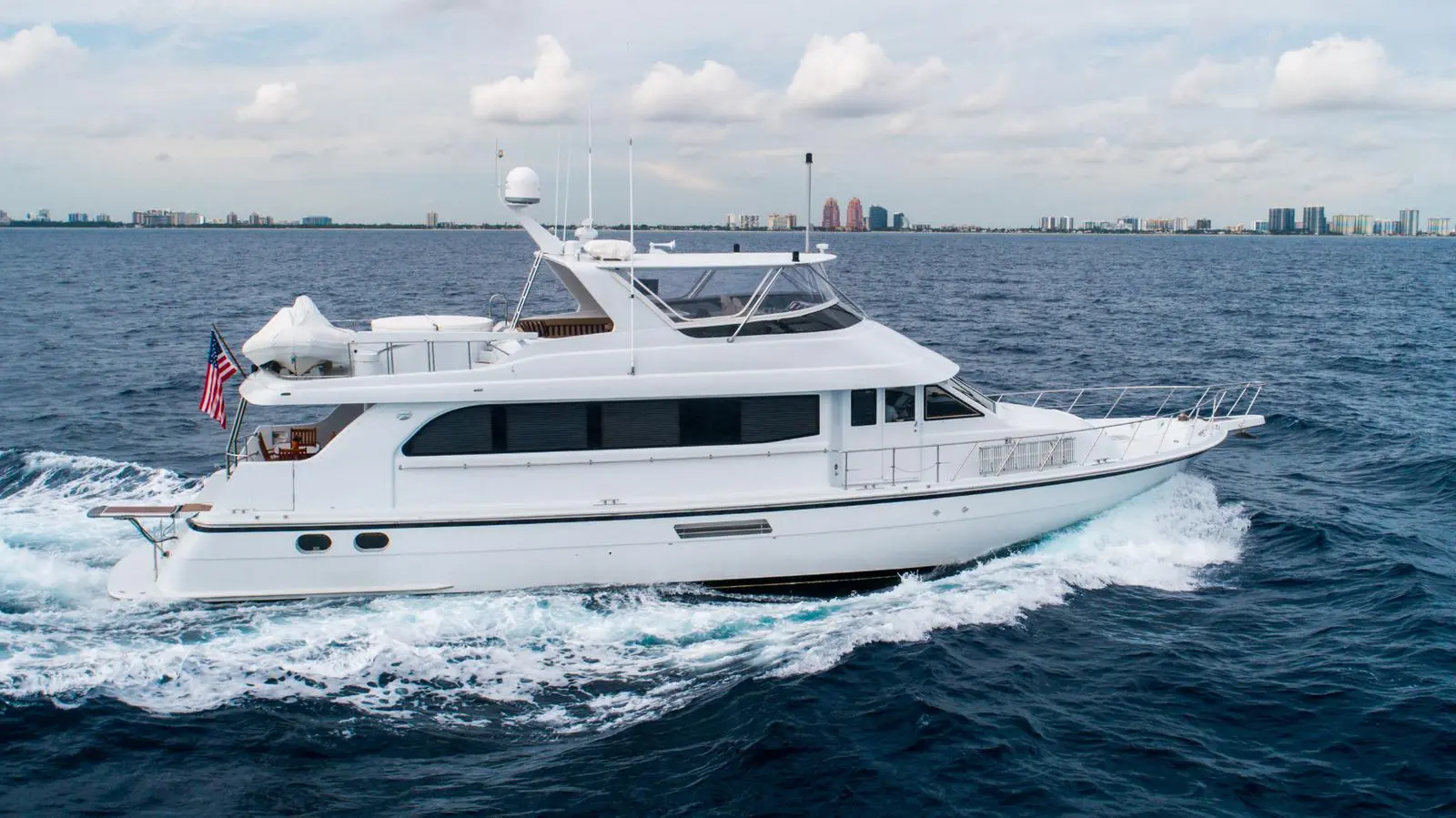 2002 Hatteras sport deck motor yacht