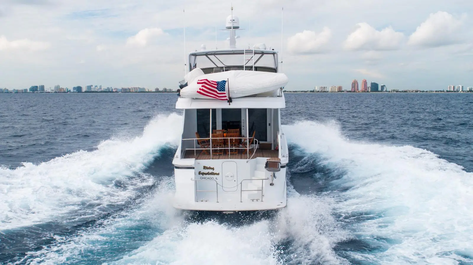 2002 Hatteras sport deck motor yacht