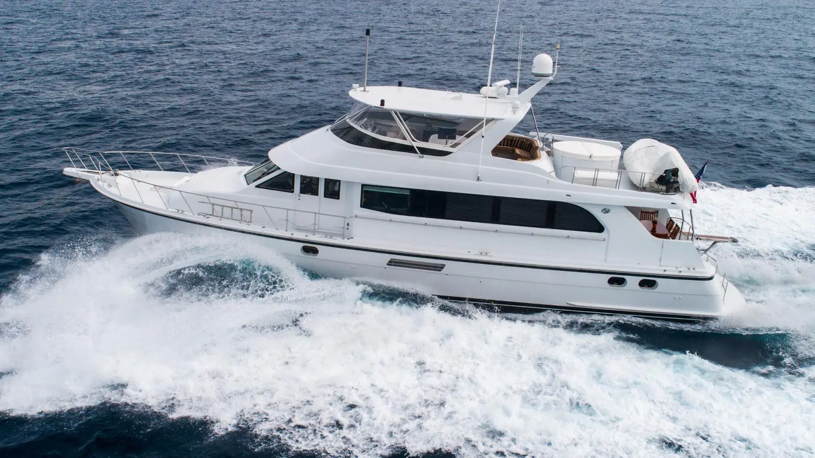 2002 Hatteras sport deck motor yacht