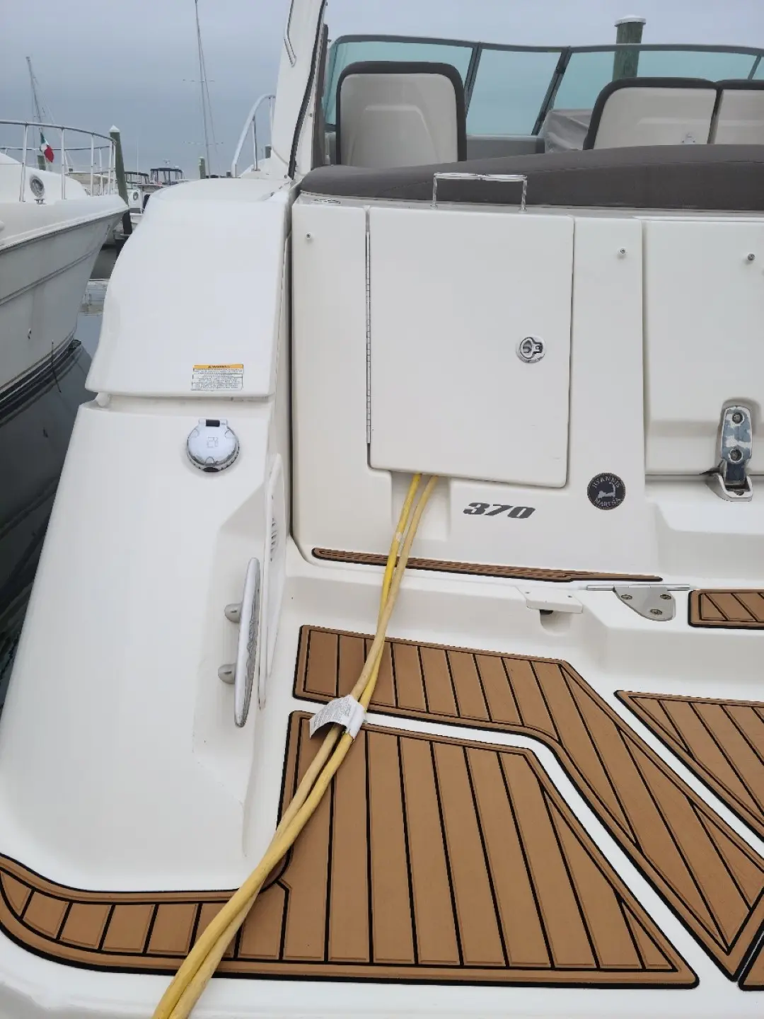 2016 Sea Ray 370 sundancer