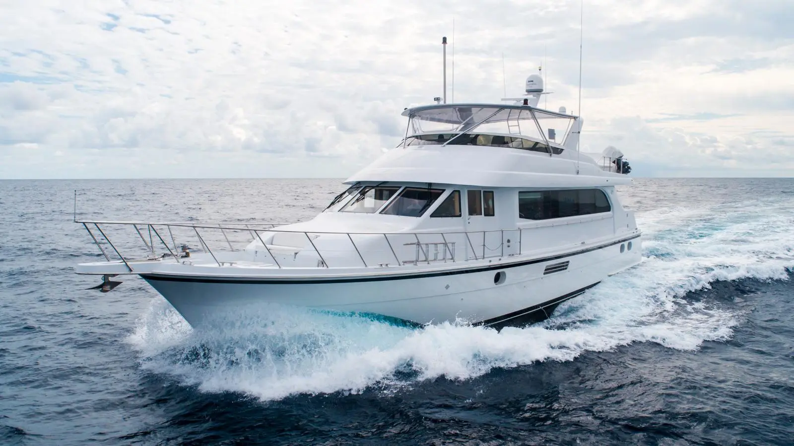 2002 Hatteras sport deck motor yacht