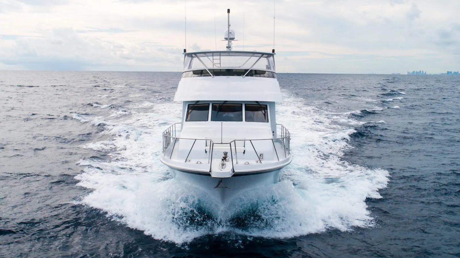 2002 Hatteras sport deck motor yacht