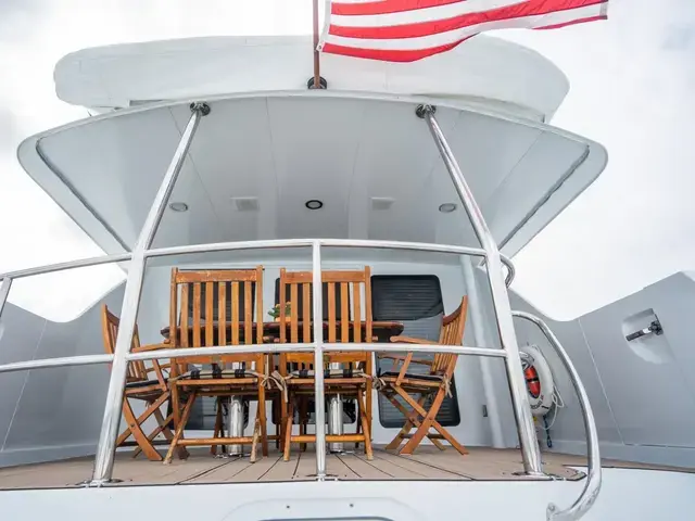 Hatteras Sport Deck Motor Yacht