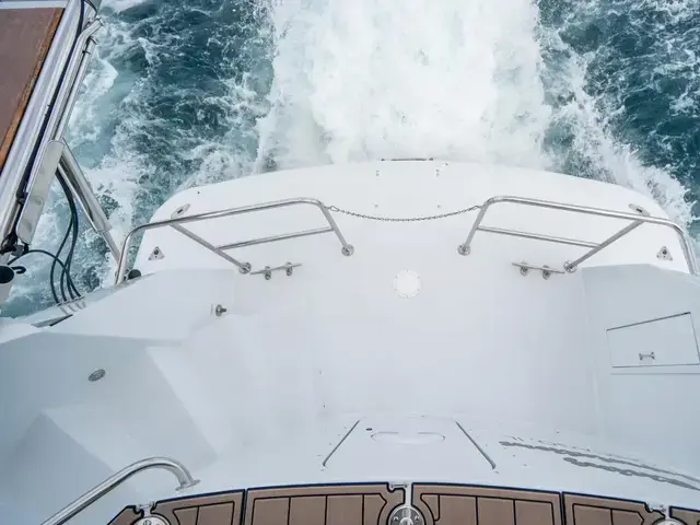 Hatteras Sport Deck Motor Yacht