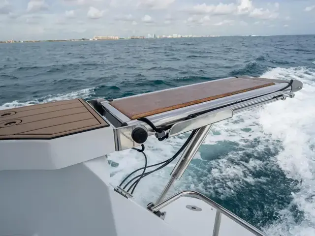 Hatteras Sport Deck Motor Yacht