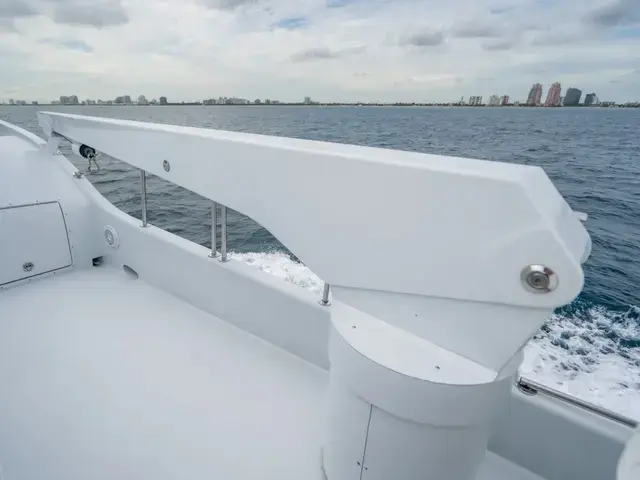 Hatteras Sport Deck Motor Yacht