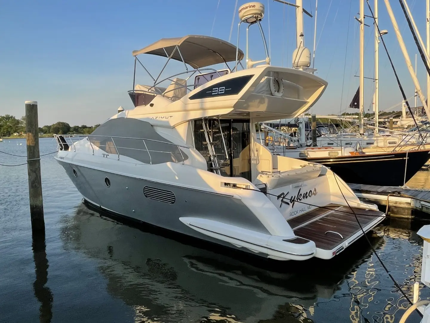 2011 Azimut 38 flybridge