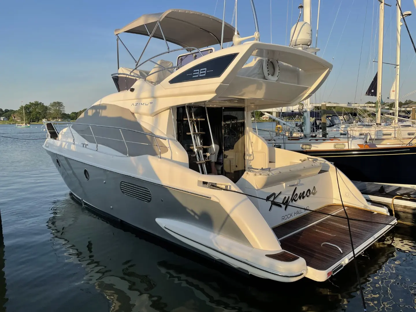 2011 Azimut 38 flybridge