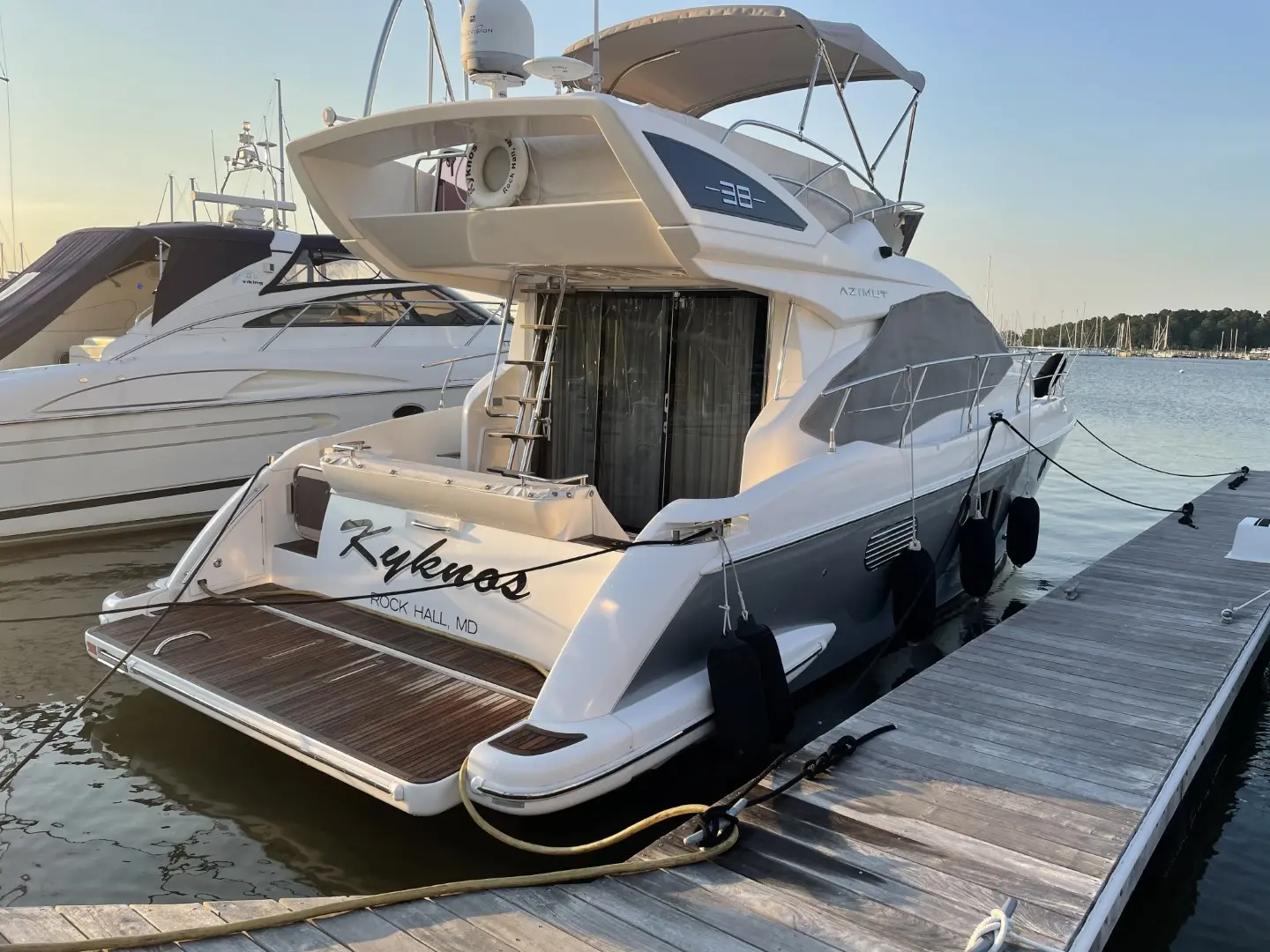 2011 Azimut 38 flybridge