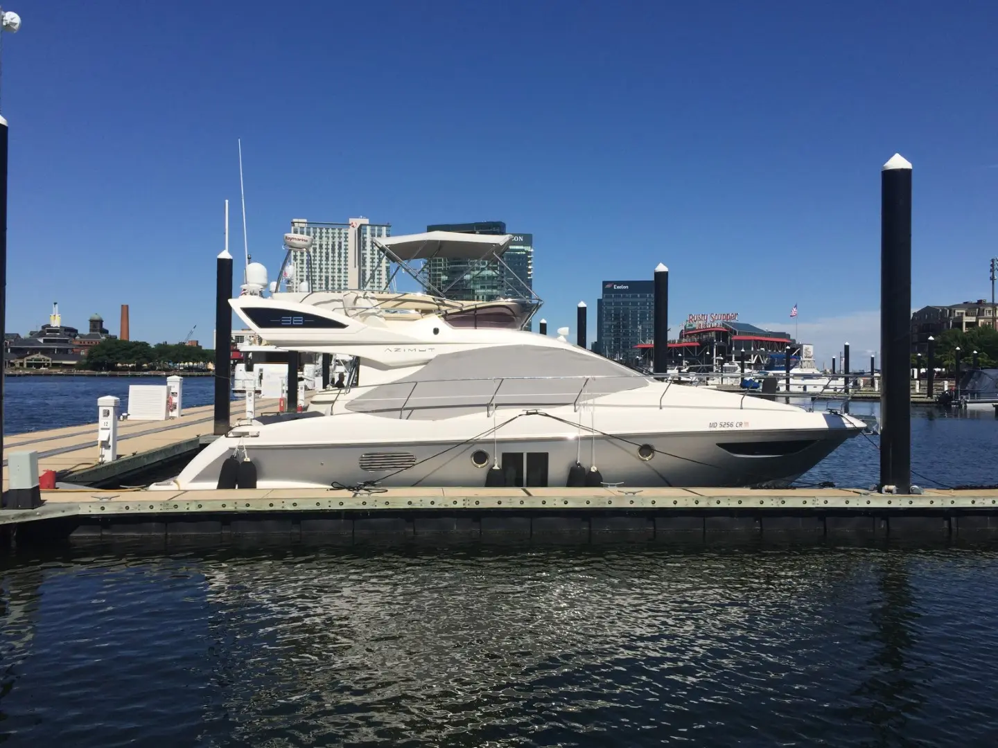 2011 Azimut 38 flybridge