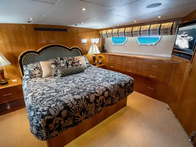 Hatteras Sport Deck Motor Yacht