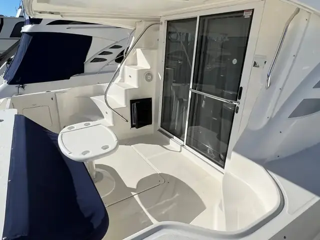 Sea Ray 44 Sedan Bridge