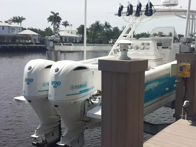 Intrepid Boats 327 Center Console