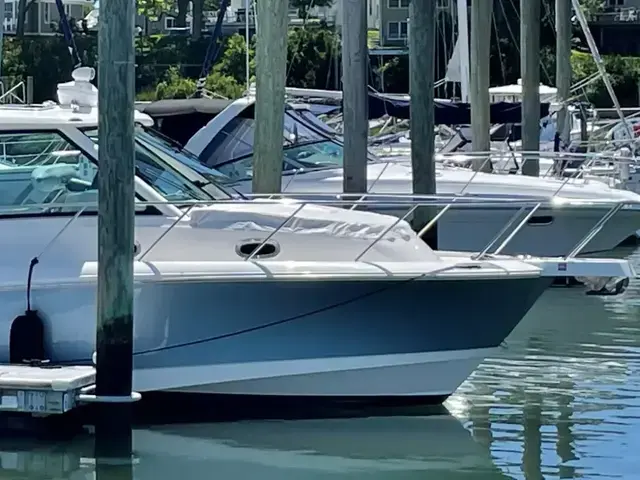 Boston Whaler 345 Conquest